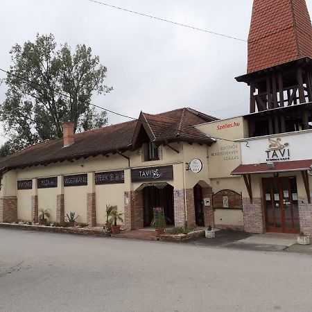Bed and Breakfast Tavi Panzio Es Etterem Верешедьхаз Екстер'єр фото