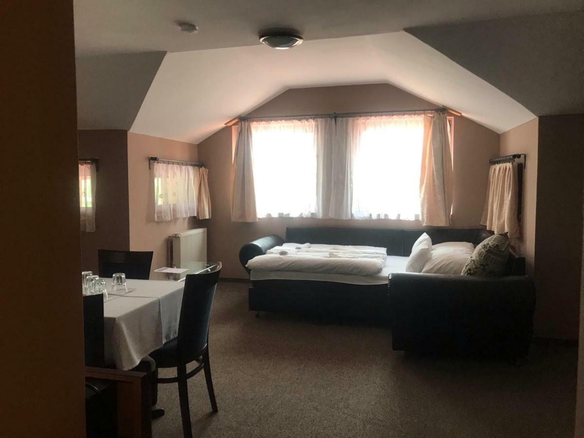 Bed and Breakfast Tavi Panzio Es Etterem Верешедьхаз Екстер'єр фото