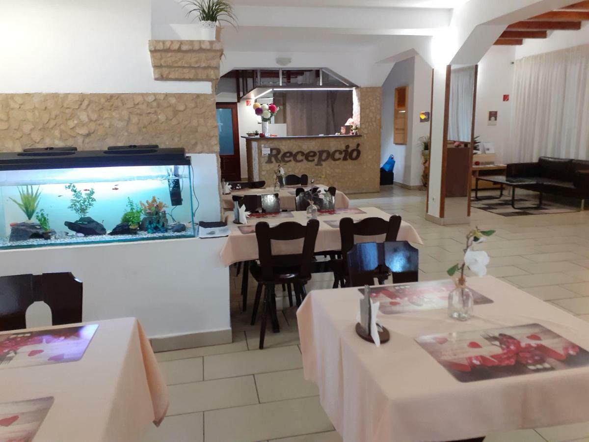 Bed and Breakfast Tavi Panzio Es Etterem Верешедьхаз Екстер'єр фото