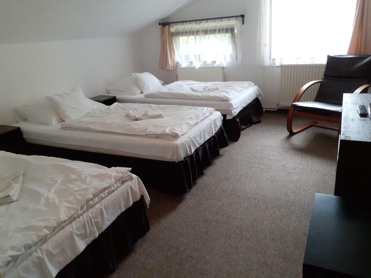 Bed and Breakfast Tavi Panzio Es Etterem Верешедьхаз Екстер'єр фото