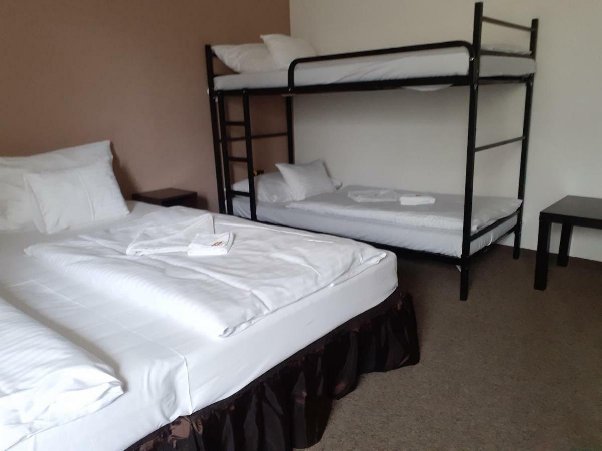 Bed and Breakfast Tavi Panzio Es Etterem Верешедьхаз Екстер'єр фото