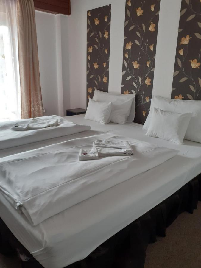 Bed and Breakfast Tavi Panzio Es Etterem Верешедьхаз Екстер'єр фото
